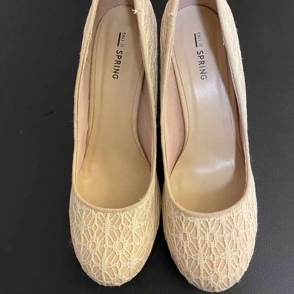 Cream-Coloured Lace Pumps - Call It Spring - Picture 4 of 4